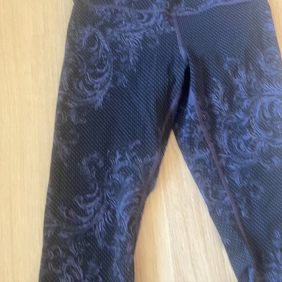Lululemon Wunder Under Hi-Rise Tight (Nulux 28") Size 6 black purple foliage - Picture 5 of 12